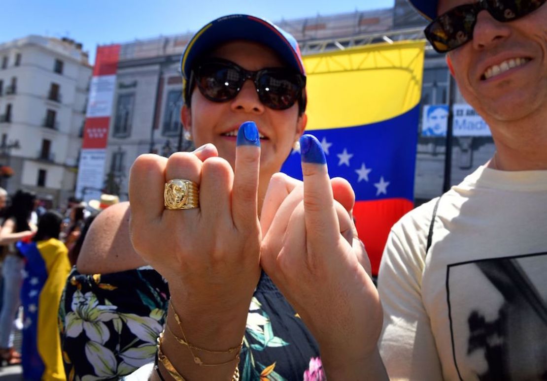 Venezolanos en Madrid, España, participaron en la consulta popular.