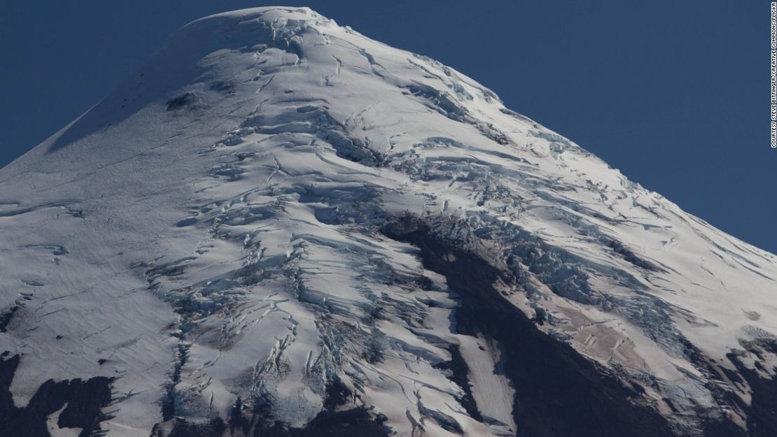 En Chile es posible esquiar sobre la cima de un volcán: el Osorno.