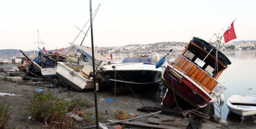 Botes dañados en Bodrum, Turquía. Aproximadamente 200.000 personas en Grecia y Turquía sintieron el temblor de fuerte a muy fuerte.