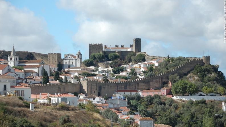 Los que de verdad quieran revivir el aire medieval de la ciudad de Óbidos, en Portugal, deben visitarla en julio, para disfrutar el Mercado Medieval que dura dos semanas y se lleva a cabo en el castillo.