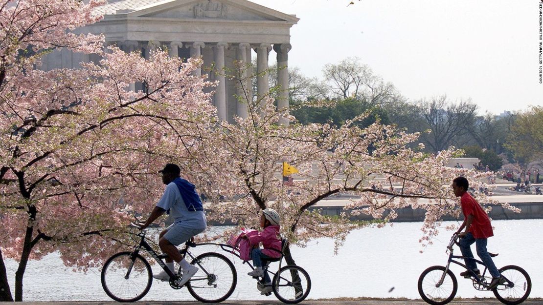 Capital Bikeshare ofrece más de 1.200 bicicletas dispersas en 140 estaciones en la ciudad y en Arlington (Virginia).