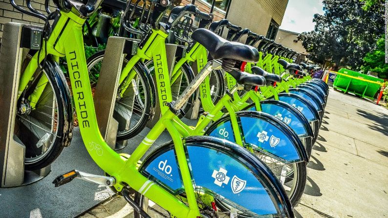 Minneapolis (Minnesota) tiene sistemas de uso compartido de bicicletas en temporadas específicas (verano y primavera). A pesar de que los inviernos en Minnesota pueden ser poco amables para quienes se movilizan en bicicleta, Minneapolis todavía tiene el segundo mayor número de viajeros en bicicleta de todas las grandes ciudades de Estados Unidos.