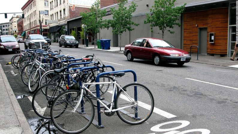 Portland (Oregon) tiene 106 kilómetros de ciclorutas, 48 kilómetros de avenidas para bicicletas con tráfico reducido y 283 kilómetros de carriles para bicicletas.