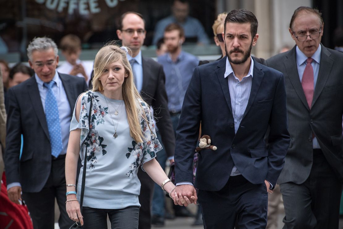 Chris Gard y Connie Yates, padres del bebé Charlie Gard.