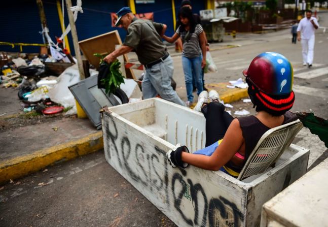 Para este jueves, Venezuela completaba 116 días seguidos de protestas ininterrumpidas por parte de la oposición. La crisis política terminó de tensionarse con la convocatoria a la Constituyente que está impulsando el presidente Maduro.