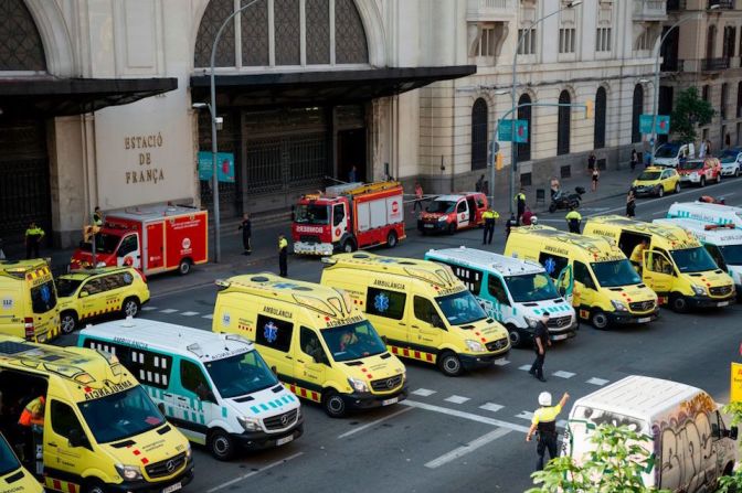 Varias unidades de emergencias se movilizaron hasta la estación.