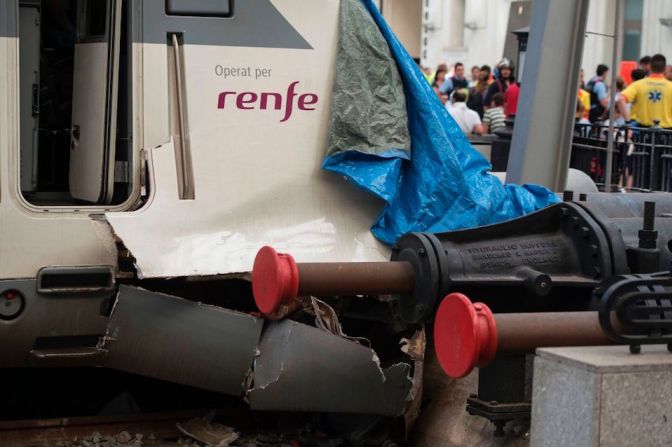 El accidente se produjo cuando un tren de cercanías chocó contra el tope final de una de las vías.