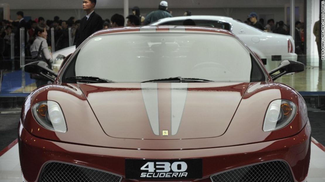 Un Ferrari 430 Scuderia en exhibición durante el Auto Show de Beijing de 2008.