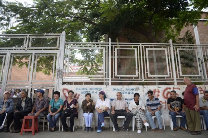 Las urnas abrieron a las 6 am hora local.