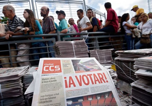 Mientras en algunos sitios del país se reportaban largas filas de votantes, en otros se registraban protestas.