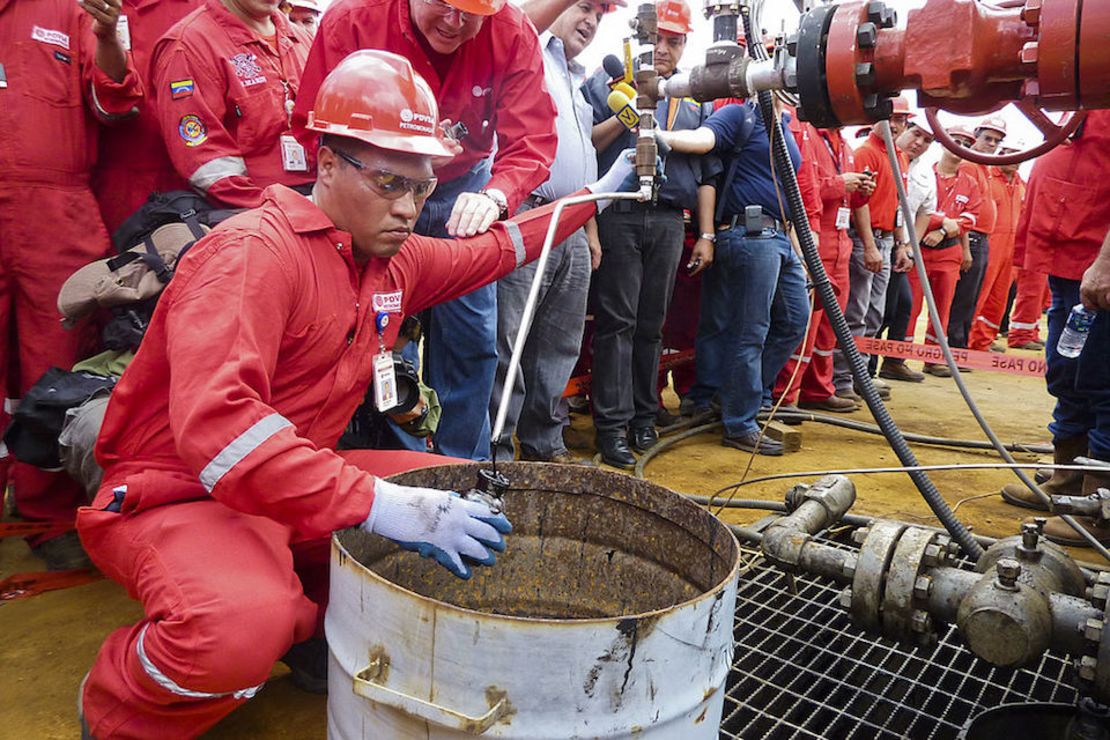 Trabajadores de la petrolera venezolana PDVSA.