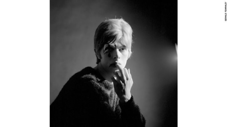 CNNE 436887 - 170724171933-unseen-bowie-pictures-3-exlarge-169