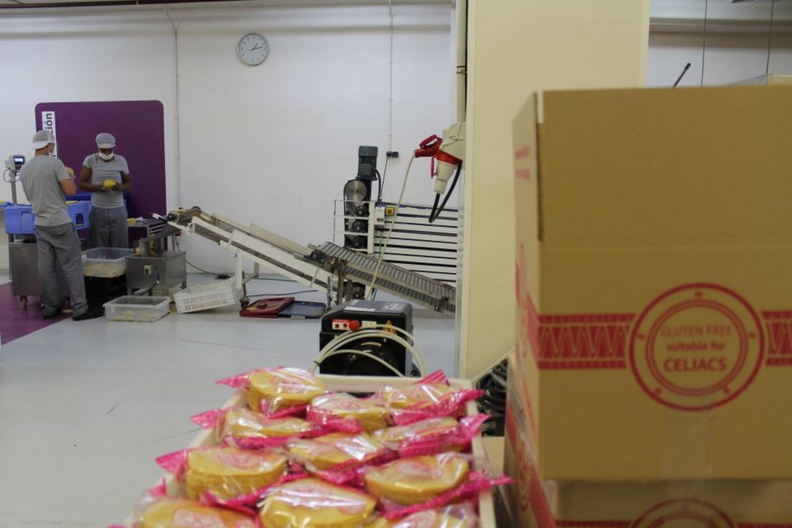 Los dueños de la empresa dicen que producen unas 25.000 tortillas al día.