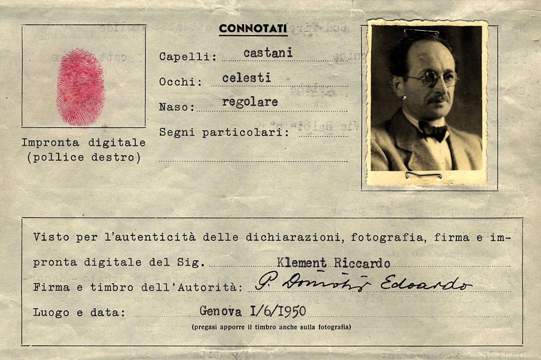 Pasaporte Adolf Eichmann, con el nombre de Ricardo Klement, con el que entró a Argentina