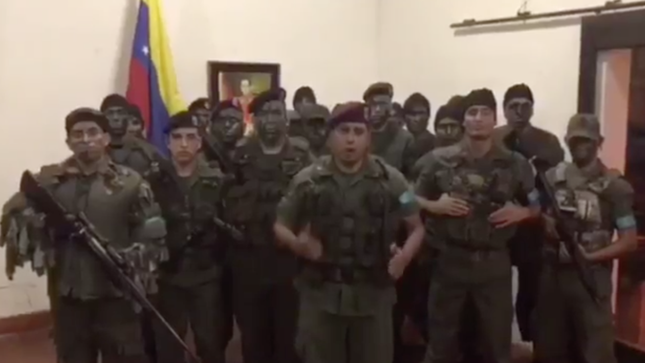 Imagen del video del anuncio de la sublevación por parte de un grupo de militares de la 41 Brigada Blindada del estado Carabobo, en Venezuela.