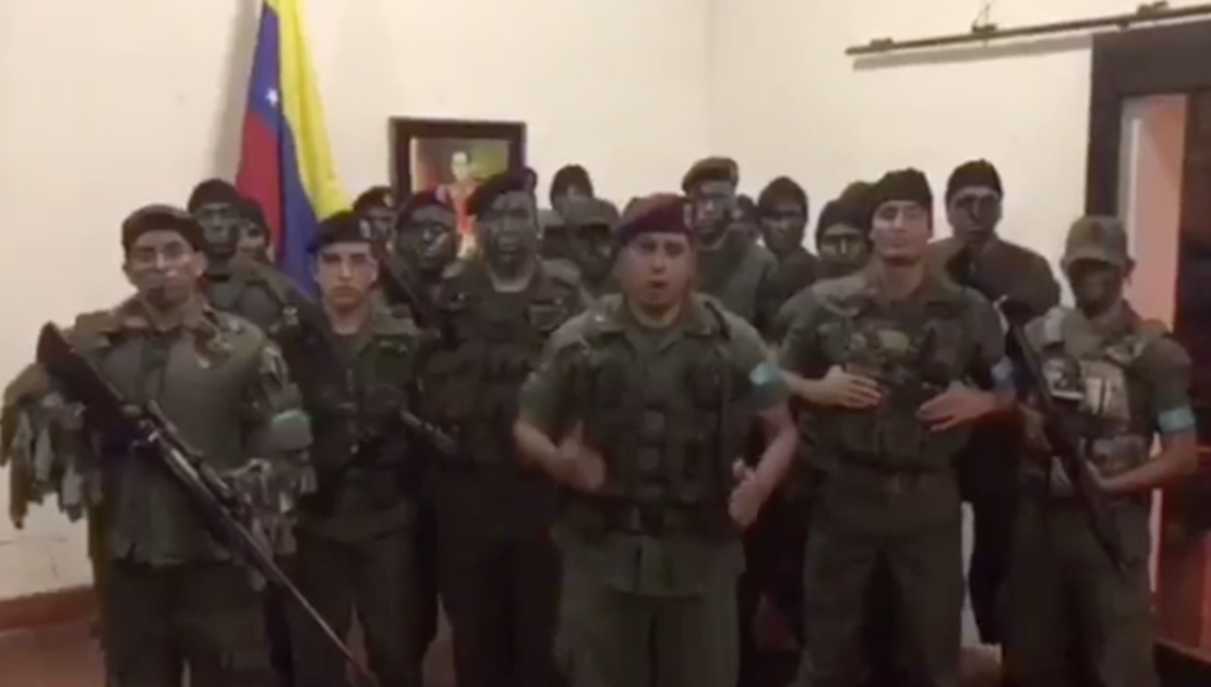 Imagen del video del anuncio de la sublevación por parte de un grupo de hombres de la 41 Brigada Blindada del estado Carabobo, en Venezuela.