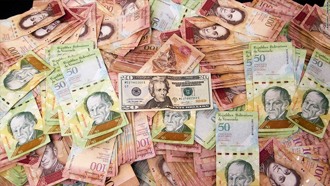 CNNE 437708 - 170728103936-venezuela-cash-crisis-currency-780x439