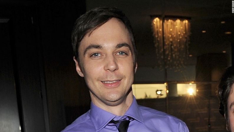 En mayo de 2012, una historia del diario The New York Times sobre la película "The Normal Heart", en la que participaba Jim Parsons, reveló que el también actor de la serie "Big Bang Theory" es gay y estaba en una relación de 10 años.