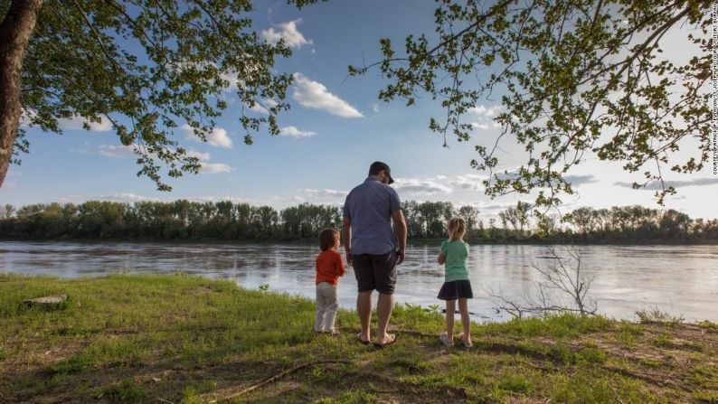 St. Joseph (Missouri): con una vista del río Missouri, el paseo fluvial conecta el parque con el centro natural Remington.