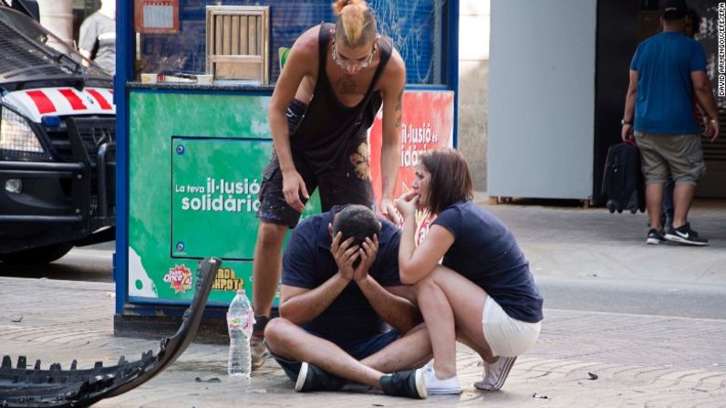 Las reacciones ante el ataque terrorista han sido de desolación.