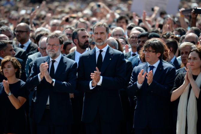 Miles en Barcelona se unieron con el cántico "no tenemos miedo".