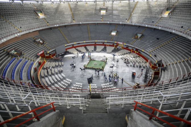 En el Centro de Eventos La Macarena, también plaza de toros, el papa Francisco tendrá un encuentro con sacerdotes, religiosos, consagrados, seminaristas y sus familias de procedencia en Medellín.