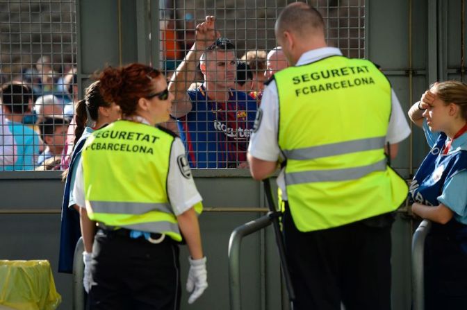 Las medidas de seguridad se intensificaron en el estadio después de los atentados de esta semana en Barcelona y Cambrils.