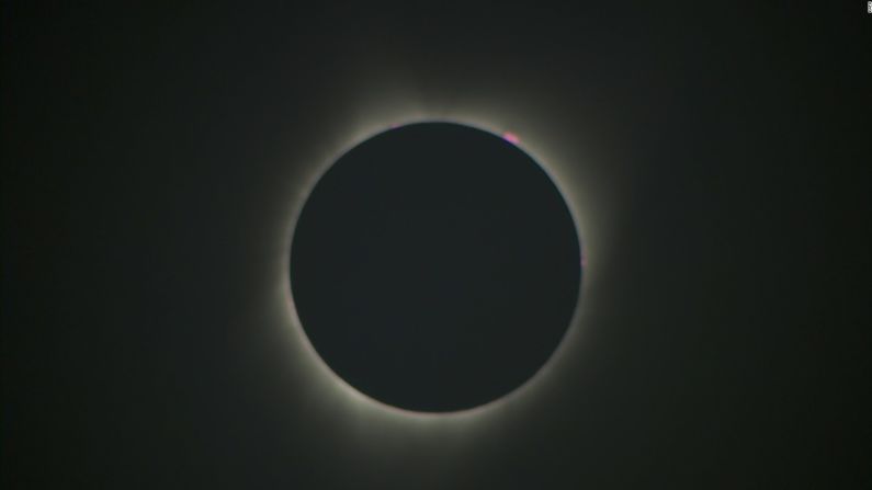 El eclipse solar total de este 21 de agosto es el primero de su tipo en casi 100 años. Mira en esta galería las mejores imágenes del fenómeno y de las preparaciones de las personas en EE.UU. para verlo.