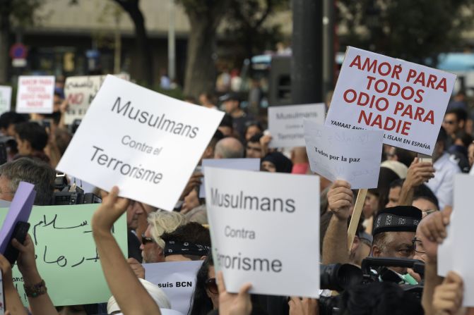 La policía española abatió este 21 de agosto al que asegura fue el hombre que condujo el automóvil que arrolló a una multitud en Las Ramblas de Barcelona, el 17 de agosto. Se trata de un joven marroquí de 22 años llamado Younes Abouyaaqoub.