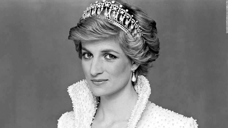 La princesa Diana sigue siendo una figura muy querida 20 años después de su prematura e intempestiva muerte. Recorre la siguiente galería para conocer cómo fue la vida de este ícono británico y el legado que dejó.