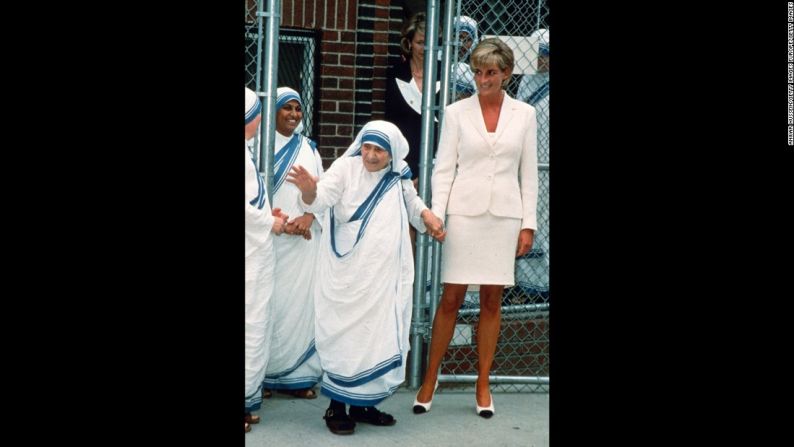 También estuvo con la madre Teresa de Calcuta en Nueva York, en junio de 1997.