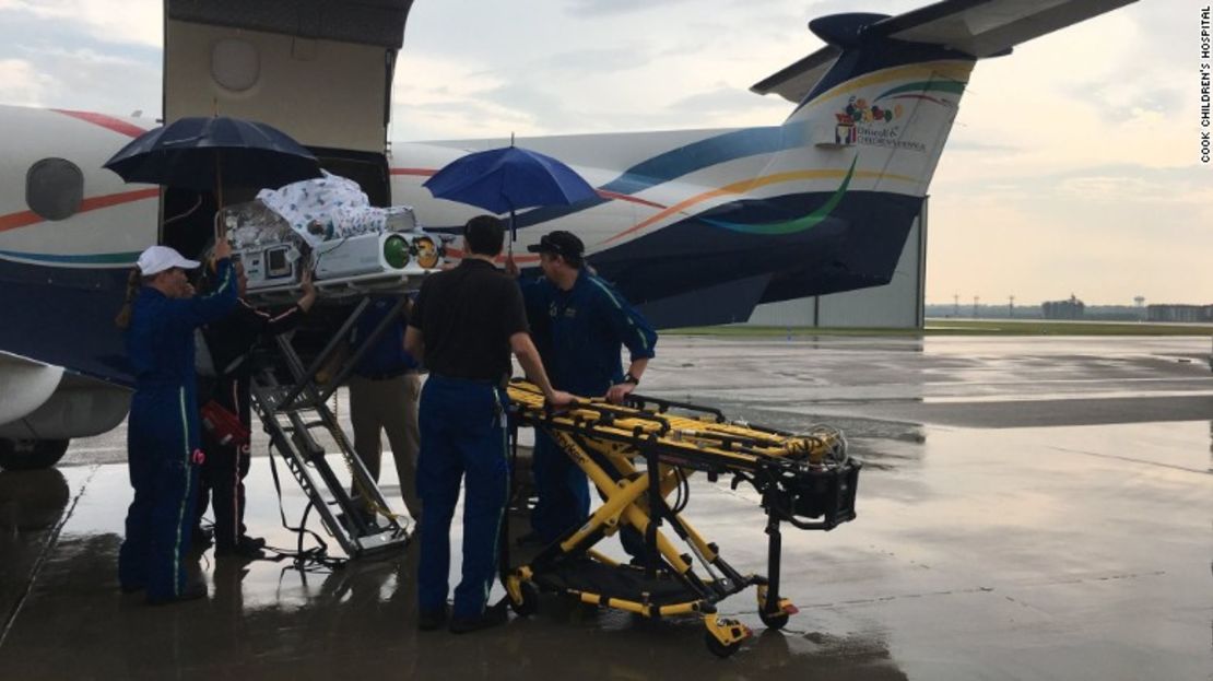 Las personas enfermas fueron evacuadas de los hospitales este jueves antes de la llegada de Harvey.