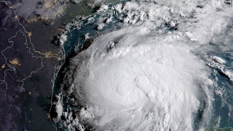 Harvey se fortaleció y ahora es un huracán categoría 2, con vientos de hasta 177 kilómetros por hora.