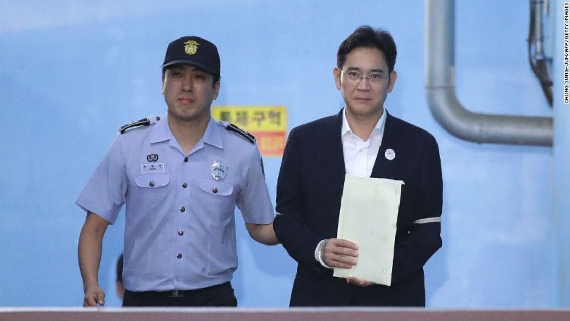 CNNE 443224 - 170825163634-samsung-group-heir-lee-jae-yong-seoul-central-district-court-780x439