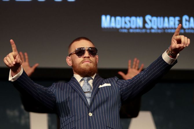 McGregor gesticula durante una rueda de prensa de la UFC en el Madison Square Garden de Nueva York. El irlandés tiene un récord de 21 victorias, 18 por knockout y tres derrotas.