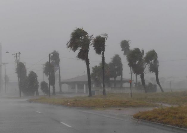 Ya son más de 293.000 usuarios los que se encuentran sin energía eléctrica en la costa del Golfo de México debido a los efectos del huracán Harvey, de acuerdo con el Consejo de Confiabilidad Eléctrica de Texas.