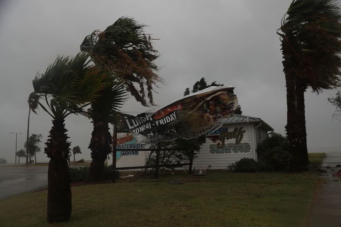 Hay 700 agentes de la Guardia Nacional desplegados en Texas para atender lo que pueda ocurrir con Harvey.