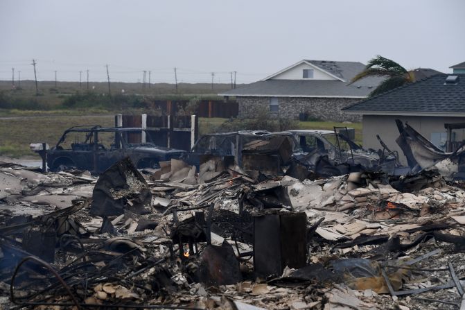 El fuego consumió prácticamente la totalidad de la casa, este 26 de agosto en Corpus Christi.