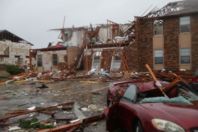 Un complejo de apartamentos completamente destruido por el huracán Harvey.