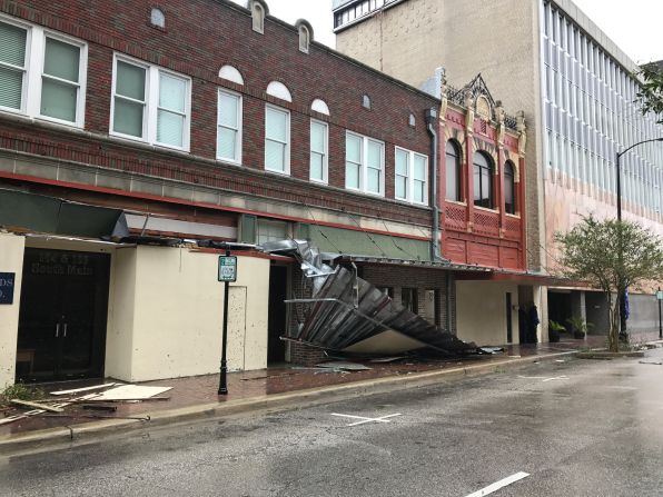 El riesgo que trae Harvey, que ahora es una tormenta tropical, es de fuertes inundaciones que ya se empiezan a ver en otras zonas de Texas, como en esta imagen de Victoria.