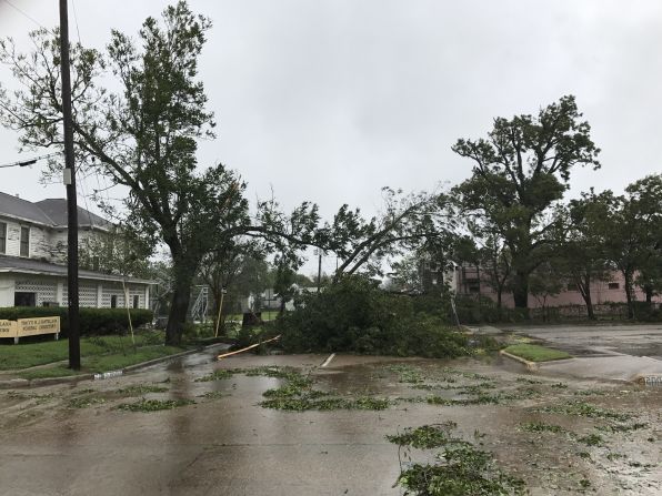 Las intensas lluvias de Harvey continúan trayendo inundaciones a Victoria, Texas.