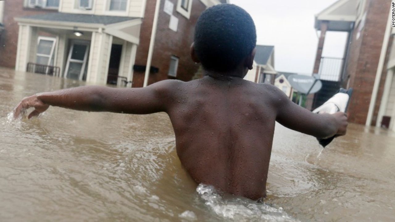 En Texas han caído 11 billones de galones de lluvia.