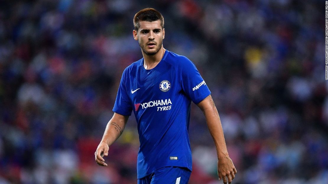 La transferencia del goleador español Álvaro Morata del Real Madrid al Chelsea, por 71,4 millones de dólares, marcó un nuevo récord para el equipo inglés, superando los 63 millones de dólares que pagó por Fernando Torres en el 2011.