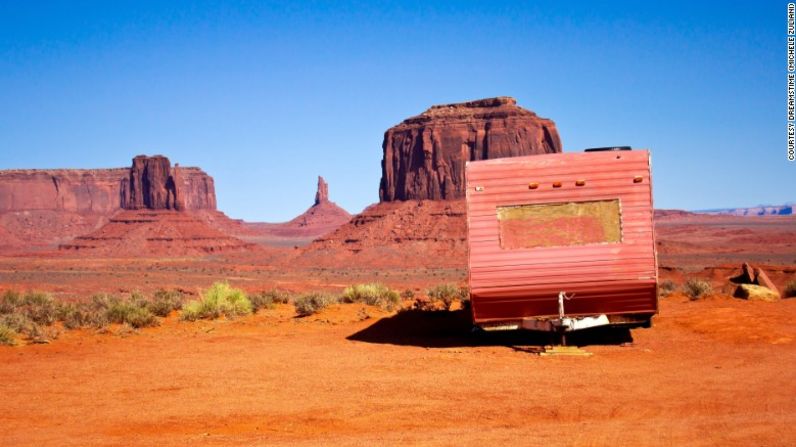 Este remolque abandonado, que se encuentra en Monument Valley, en la frontera entre Arizona y Utah, está aún relativamente libre de óxido, gracias al clima árido del área.