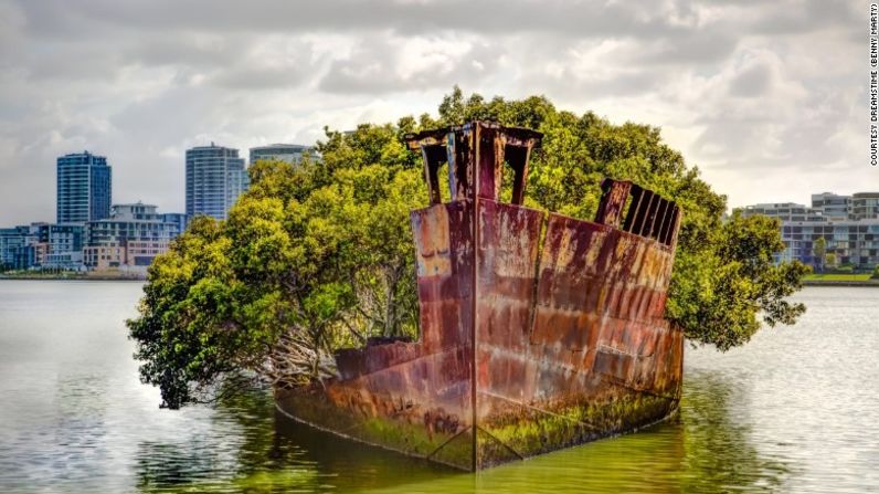 Después de ser utilizado tanto en la Primera Guerra Mundial como en la Segunda, el SS Ayrfield se despedazó en los años setenta. El casco ahora descansa en la bahía de Homebush cerca de Sydney (Australia).