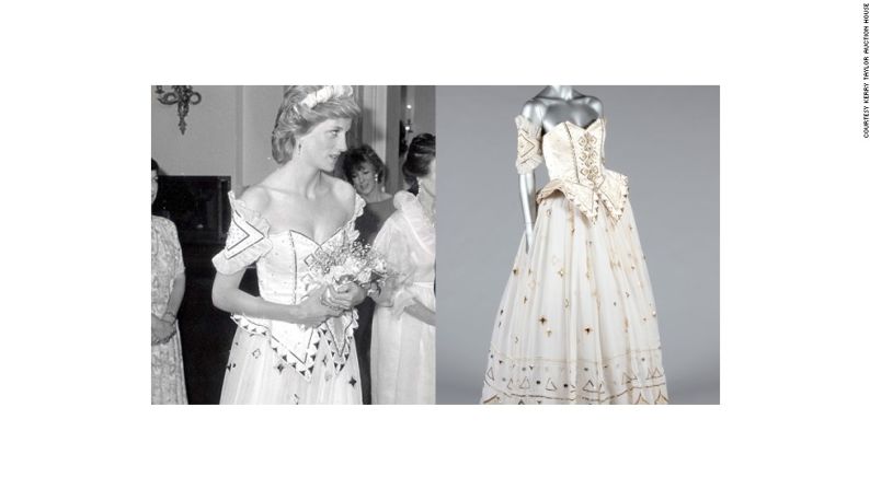 Este vestido de fantasía que utilizó la princesa Diana y fue subastado en el 2014, fue diseñado por David y Elizabeth Emanuel, los mismos que confeccionaron su vestido de matrimonio con el príncipe Carlos, en 1981. Lo vistió en varias ocasiones. Recorre la siguiente galería para conocer cómo fue que Diana impuso todo un estilo en la moda.