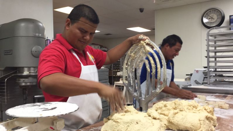 Hicieron miles de raciones de pan dulce.