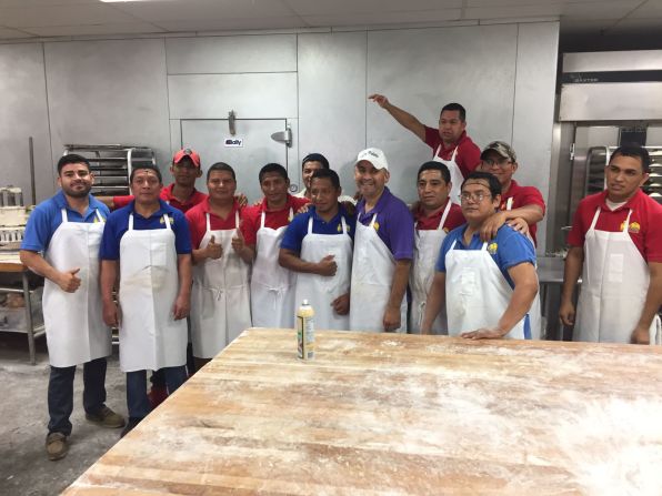 La panadería El Bolillo lleva 20 años en servicio en Houston.