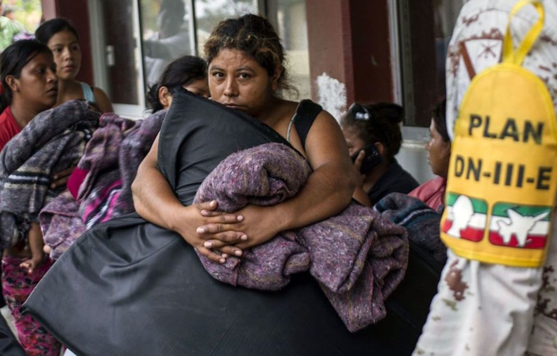 Evacuados en Los Cabos, Baja California, México, tras el paso de la tormenta tropical Lidia.