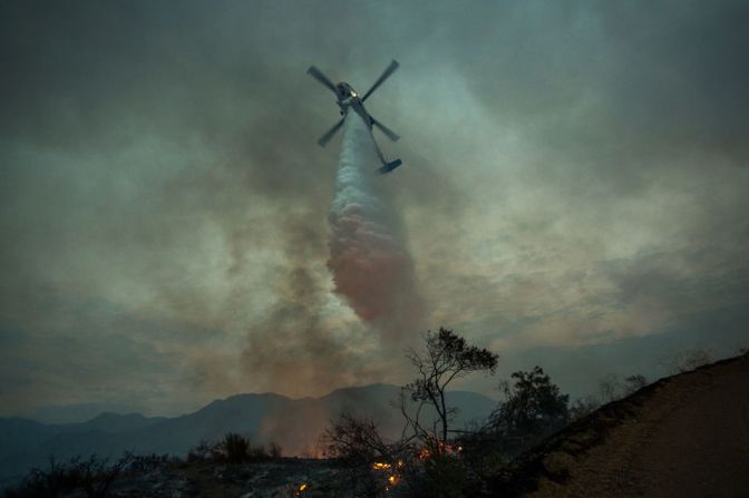 Al menos 100 bomberos que fueron enviados a Houston para ayudar en la emergencia provocada por el huracán Harvey volvieron a California para combatir el fuego, dijo Terrazas.